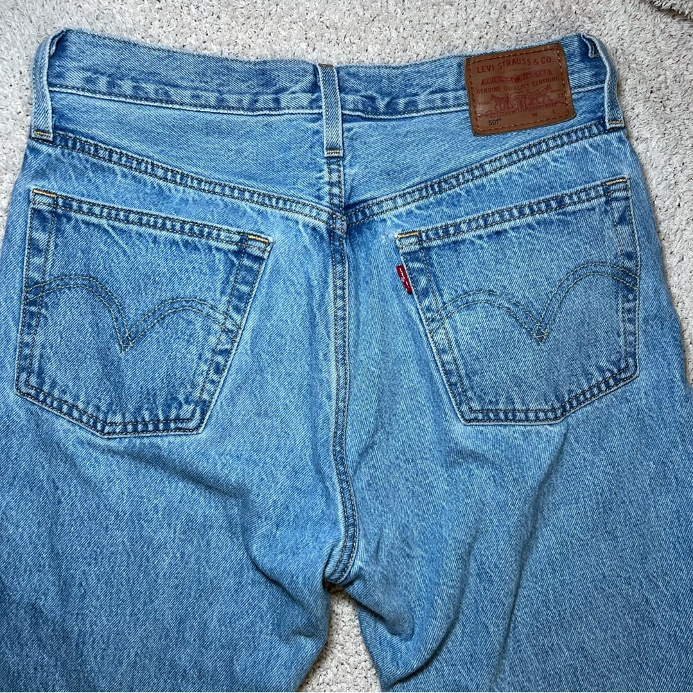 Levi's Light Blue Straight Leg Jeans - Picture 3 of 11